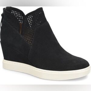 Sofft | Seabrook Wedge Ankle Booties in Black | 6